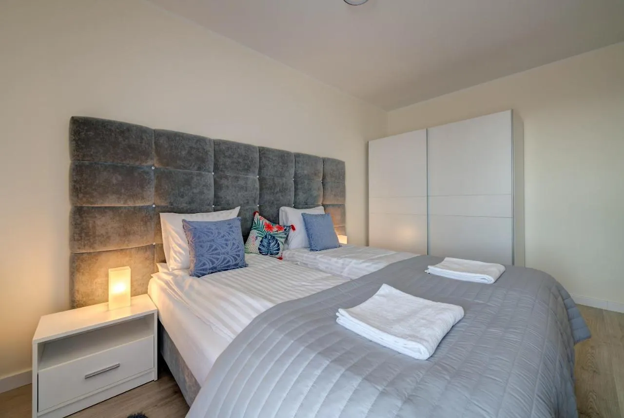 Live & Travel Apartments - Waterlane Island Gdańsk